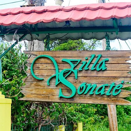 Villa Sonate Runaway Bay Extérieur photo
