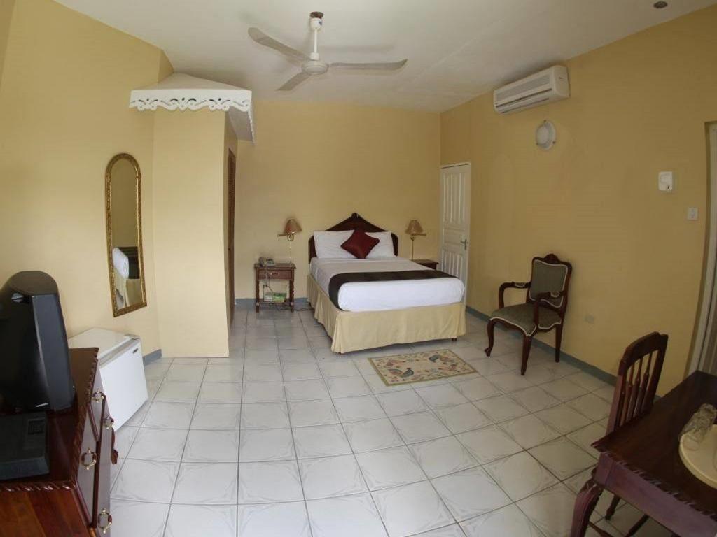 Villa Sonate Runaway Bay Extérieur photo