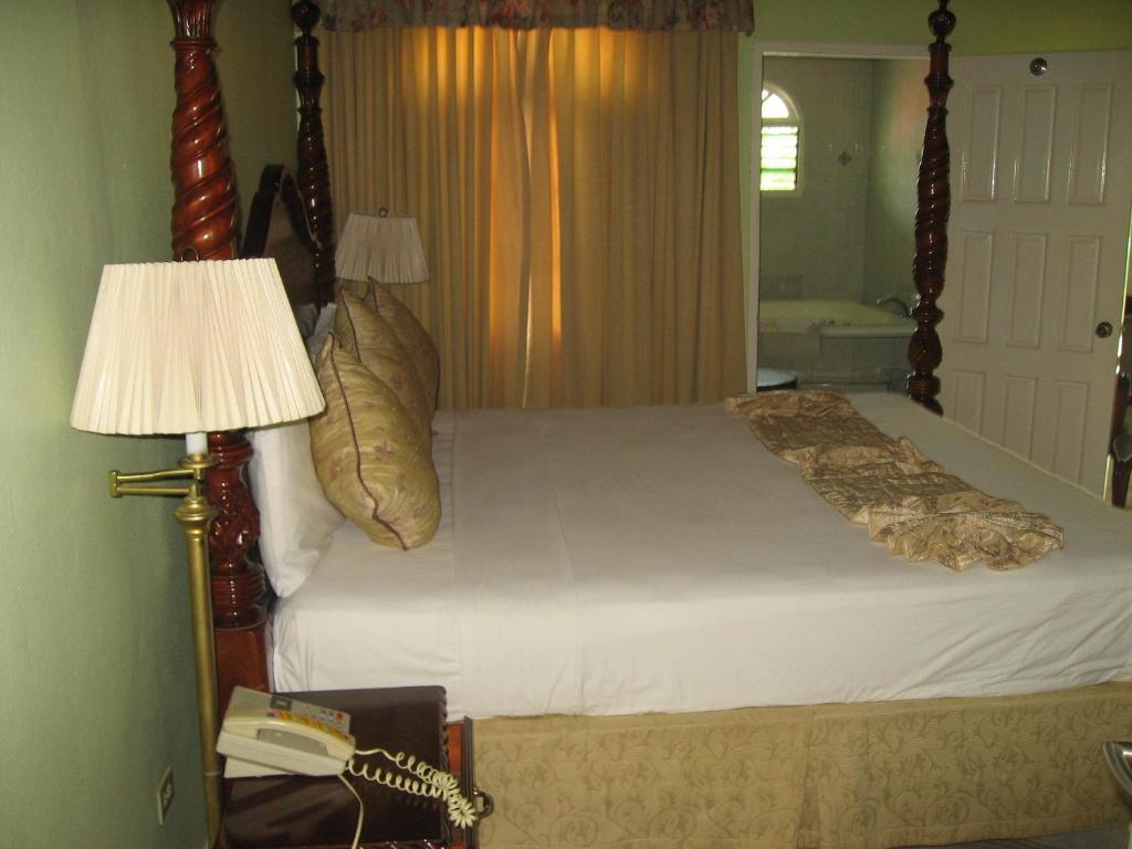 Villa Sonate Runaway Bay Extérieur photo