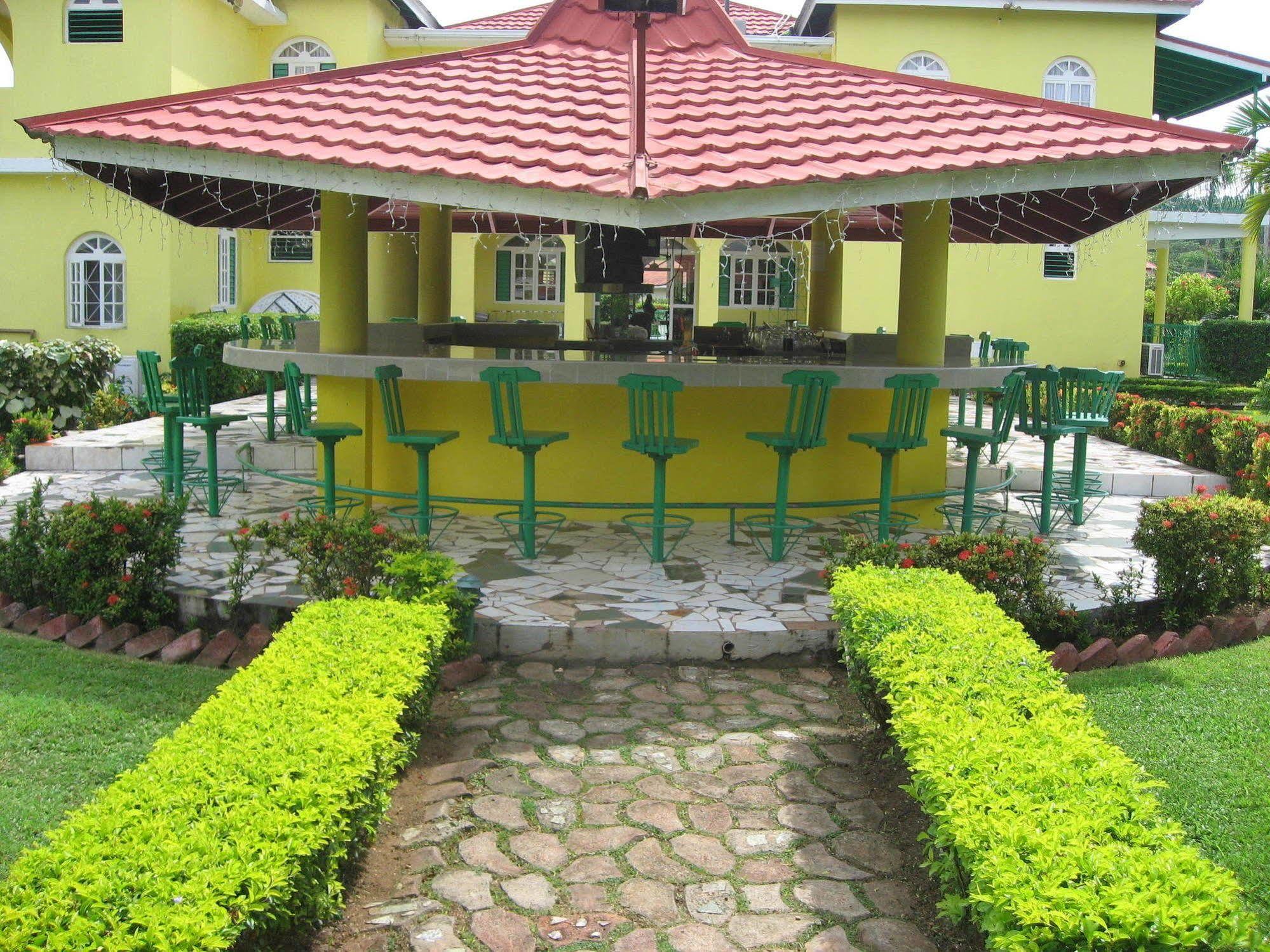 Villa Sonate Runaway Bay Extérieur photo