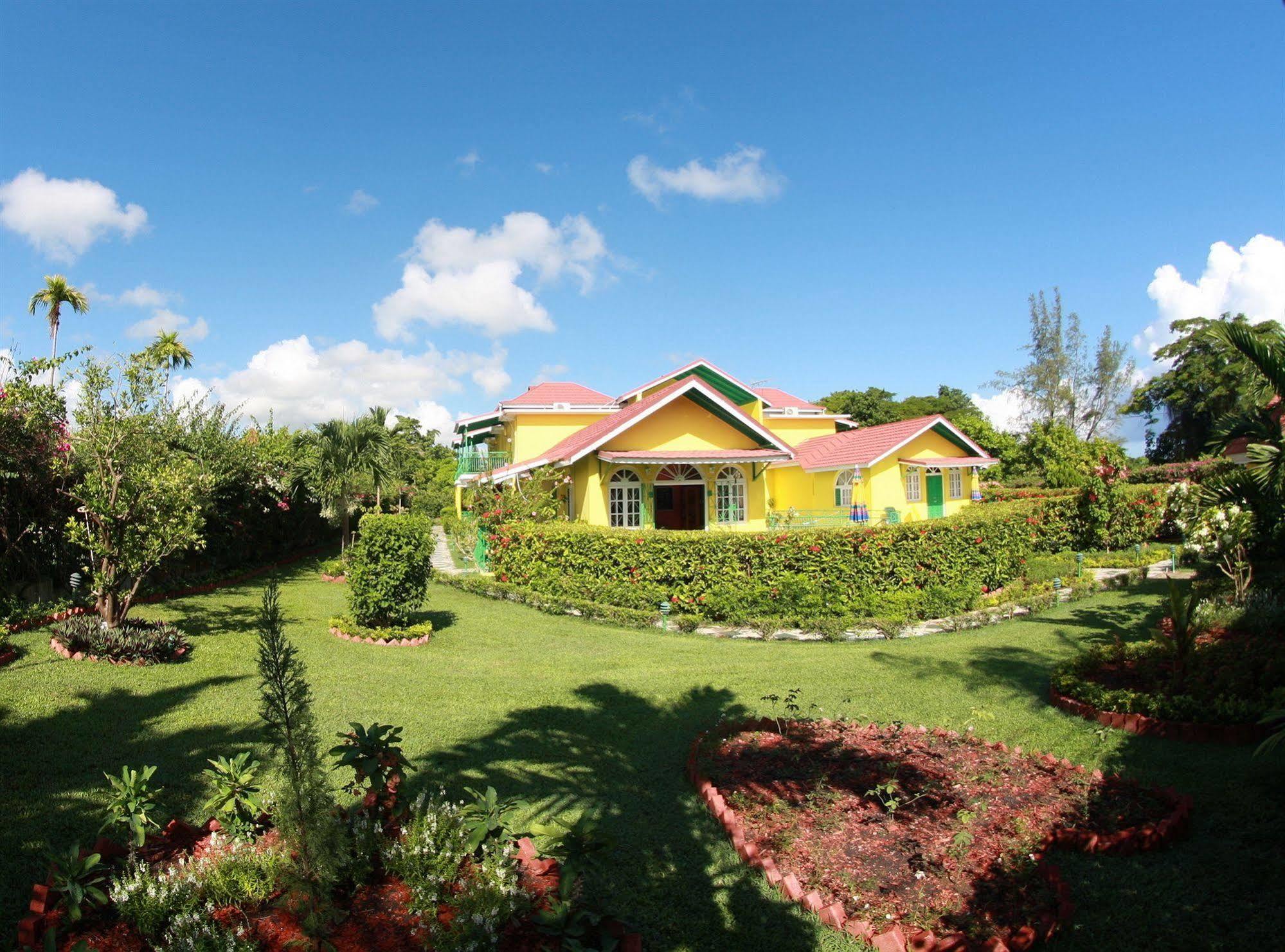 Villa Sonate Runaway Bay Extérieur photo
