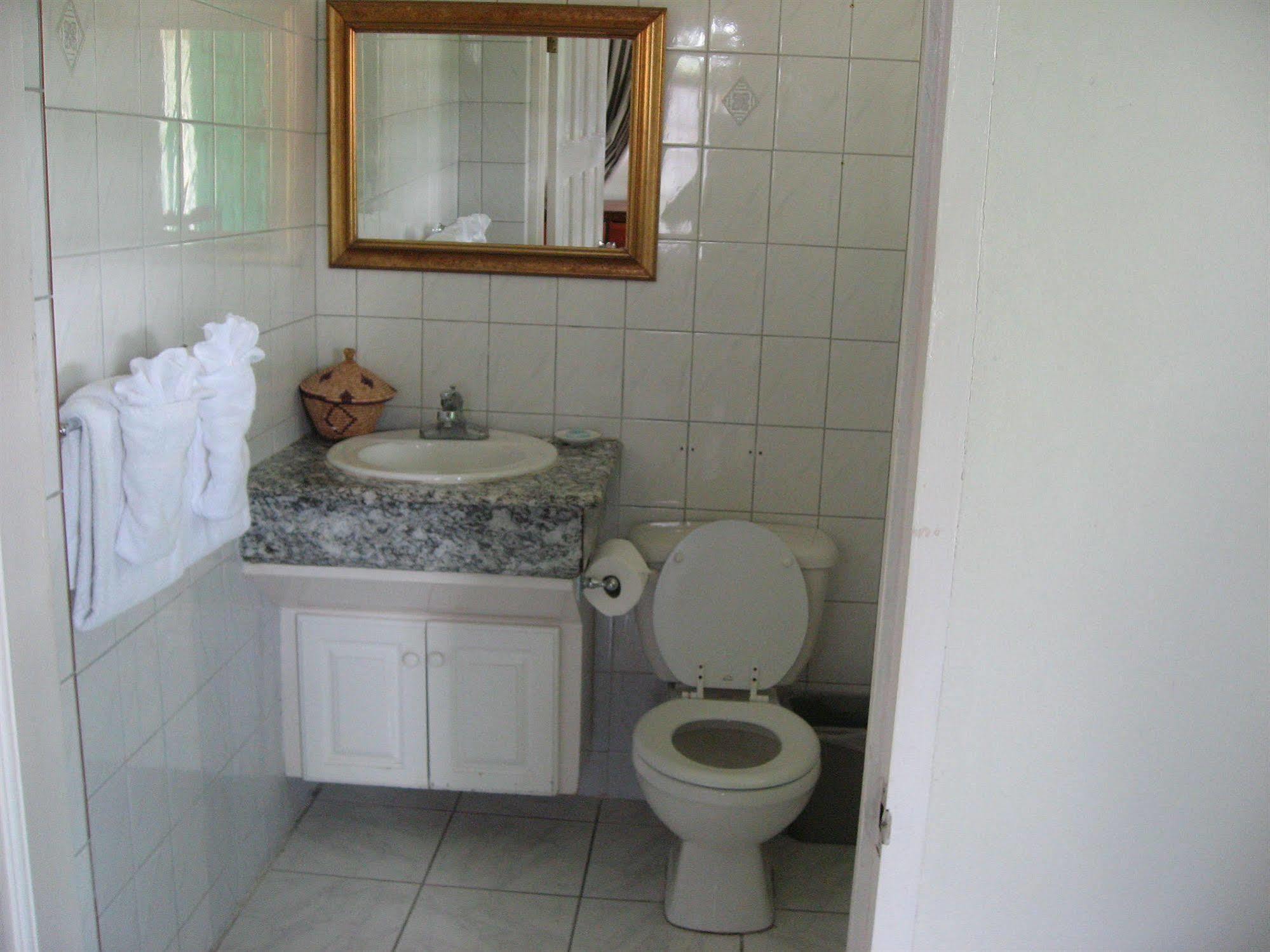 Villa Sonate Runaway Bay Extérieur photo