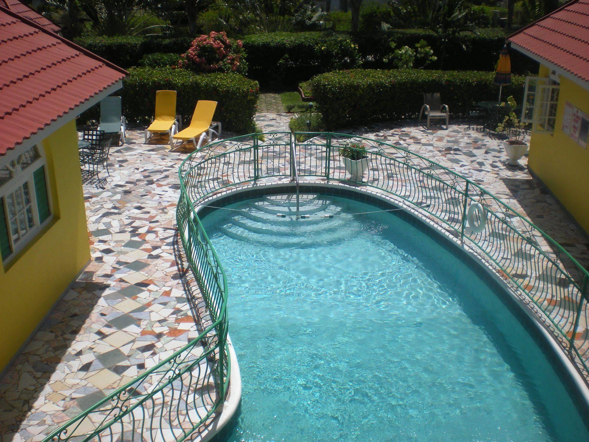 Villa Sonate Runaway Bay Extérieur photo