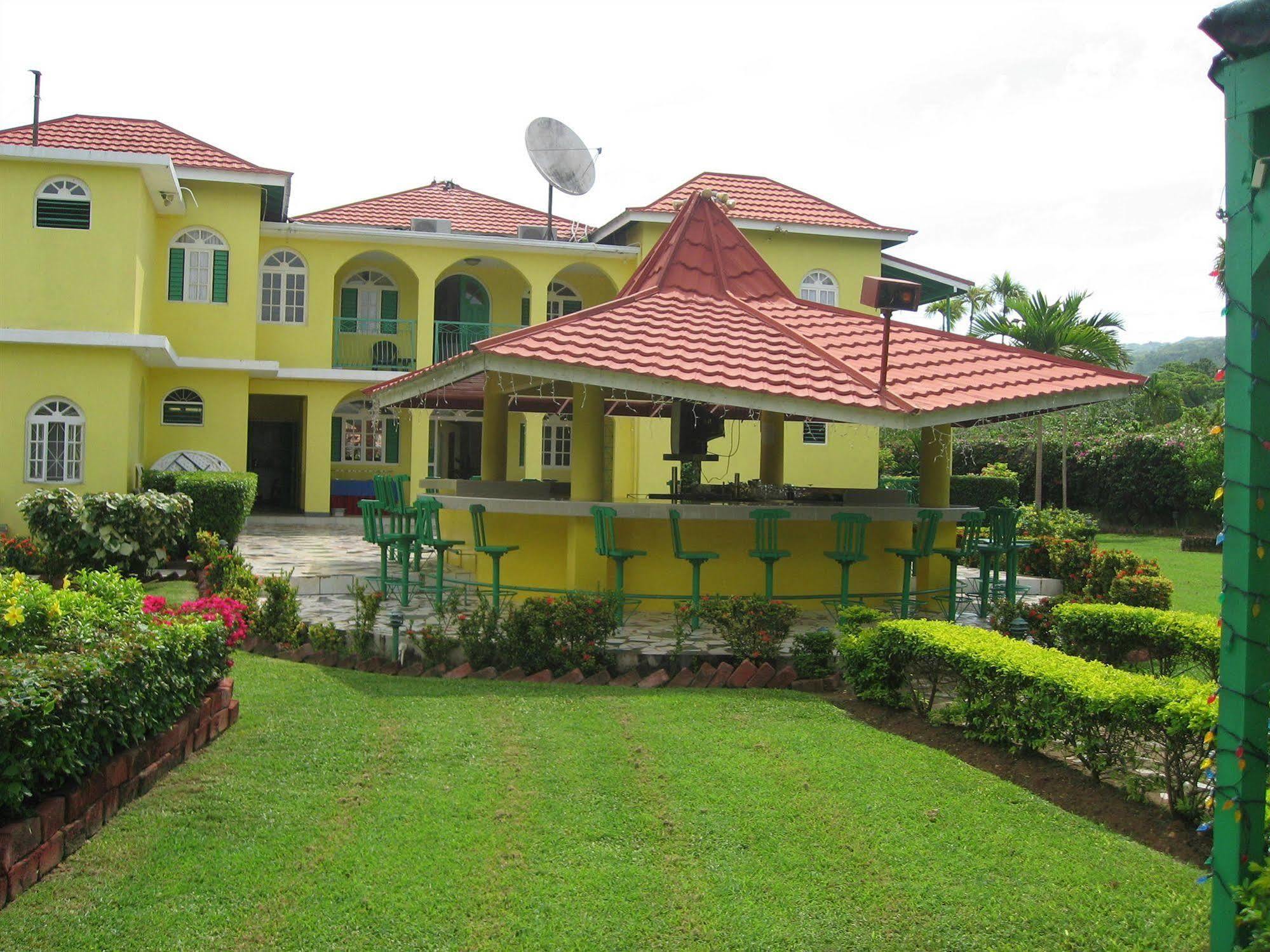 Villa Sonate Runaway Bay Extérieur photo